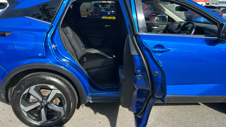 Nissan Qashqai 1.3 DiG-T MH N-Connecta 5dr Petrol Hatchback